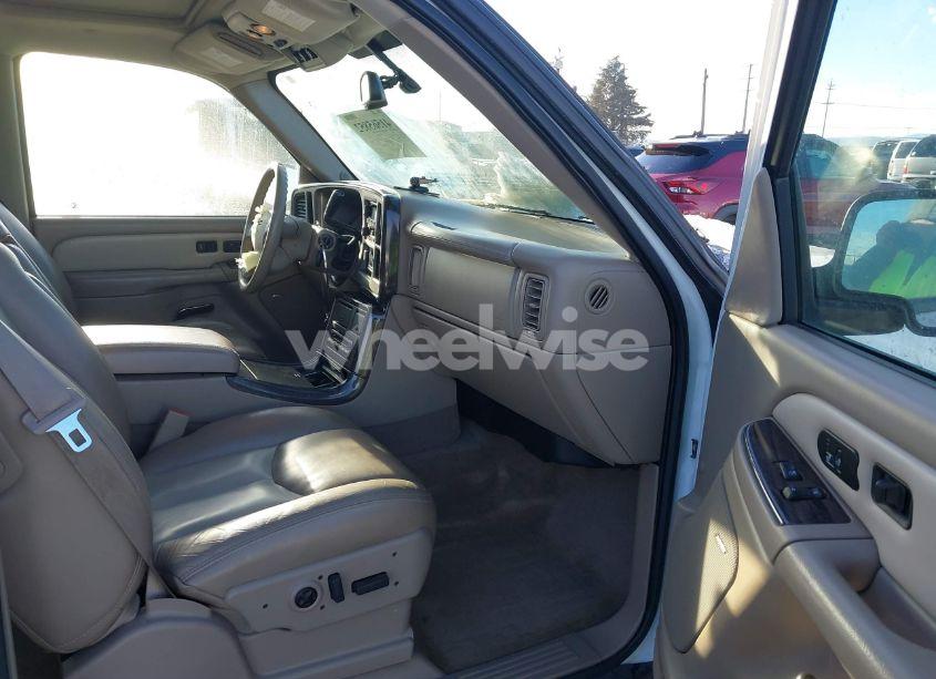 Photo 5 of 2005 Gmc Yukon DENALI (VIN 1GKEK63U45J175021)