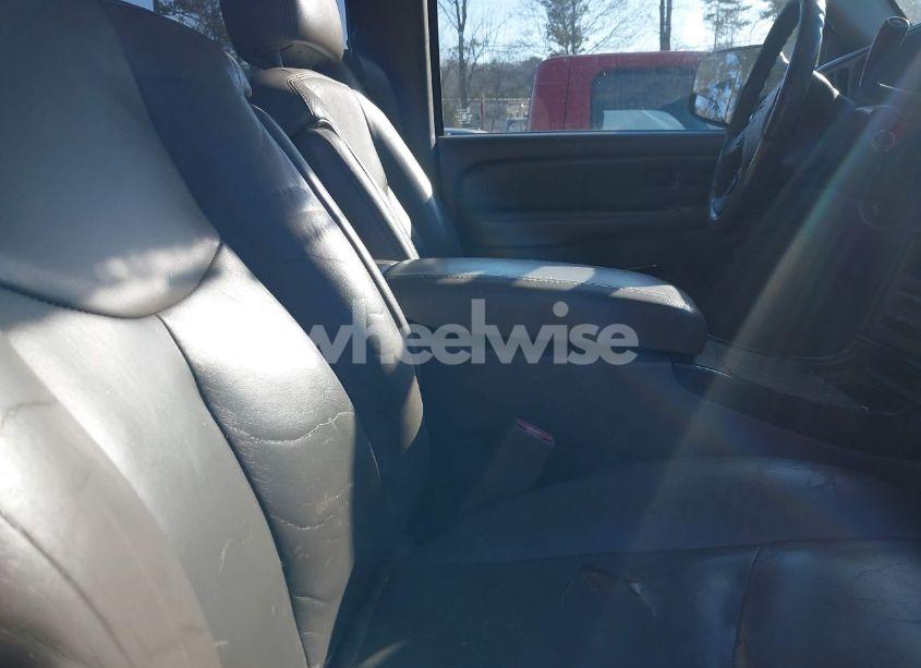 Photo 5 of 2005 Gmc Yukon DENALI (VIN 1GKEK63U55J243682)