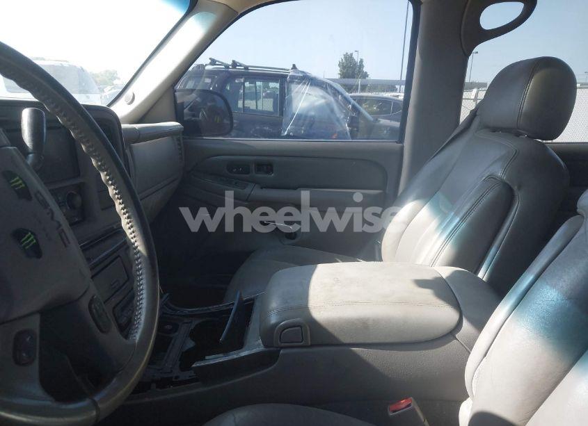 Photo 5 of 2005 Gmc Yukon DENALI (VIN 1GKEK63U55J266766)