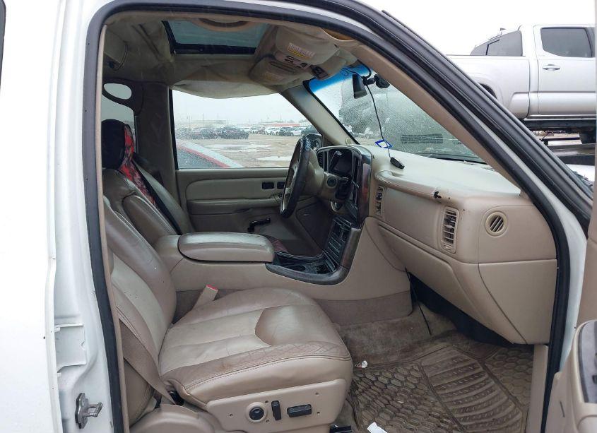 Photo 5 of 2005 Gmc Yukon DENALI (VIN 1GKEK63U65J156390)