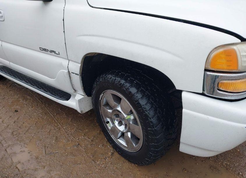 Photo 6 of 2005 Gmc Yukon DENALI (VIN 1GKEK63U65J156390)
