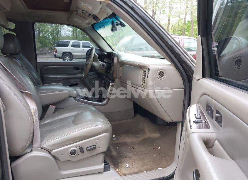 Photo 5 of 2005 Gmc Yukon DENALI (VIN 1GKEK63U65J182925)