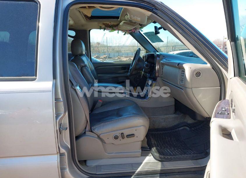 Photo 5 of 2004 Gmc Yukon DENALI (VIN 1GKEK63U94J207928)