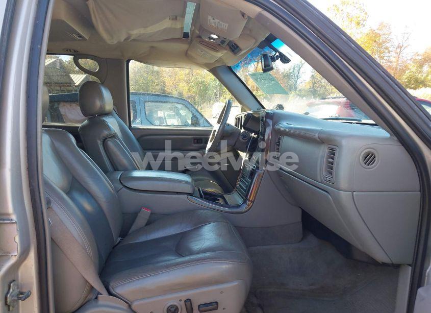 Photo 5 of 2005 Gmc Yukon DENALI (VIN 1GKEK63UX5J132819)