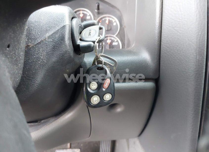 Photo 11 of 2004 Gmc Envoy XUV SLE (VIN 1GKES12S846143483)