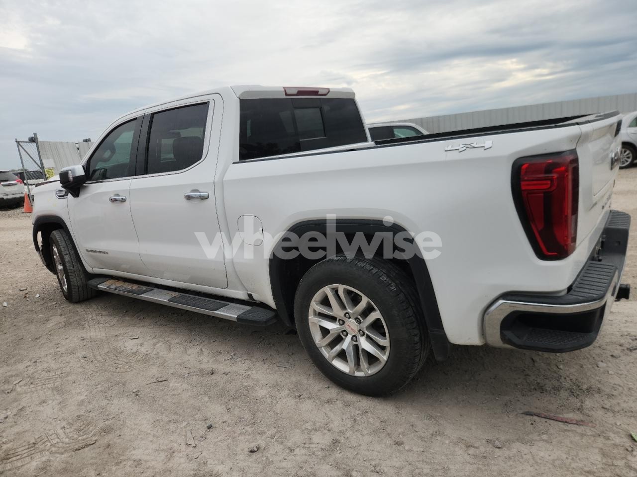 Photo 2 of 2020 GMC SIERRA K1500 SLT (VIN 1GKFC26J69R257805)