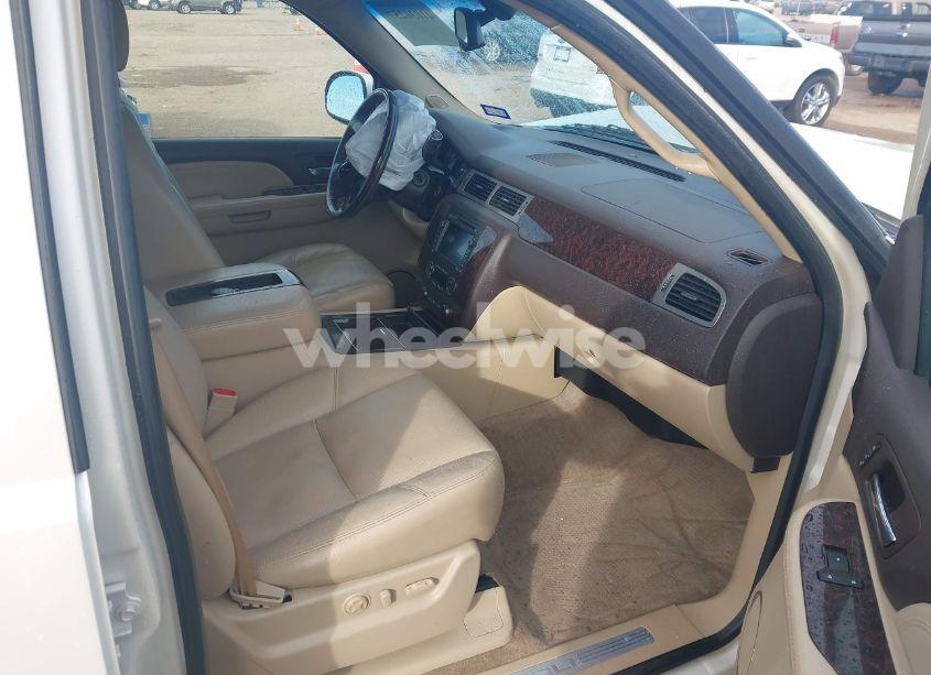 Photo 5 of 2009 Gmc Yukon DENALI (VIN 1GKFK03299R171943)