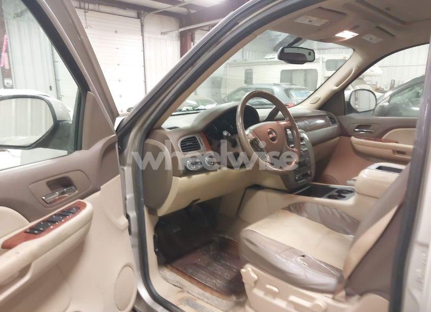 Photo 5 of 2008 Gmc Yukon SLE (VIN 1GKFK13058R263893)