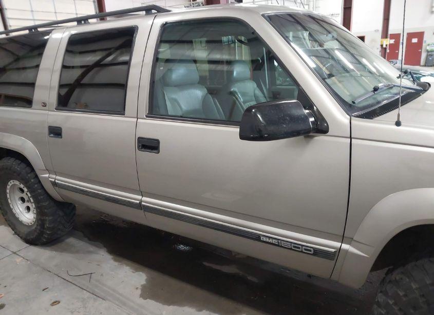 Photo 13 of 1999 Gmc Suburban 1500 SL (VIN 1GKFK16R4XJ720961)