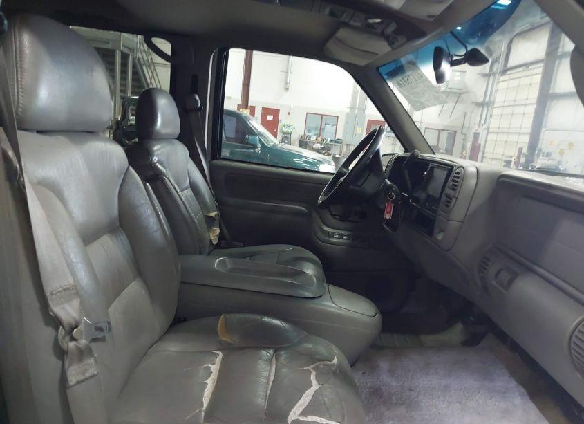 Photo 5 of 1999 Gmc Suburban 1500 SL (VIN 1GKFK16R4XJ720961)