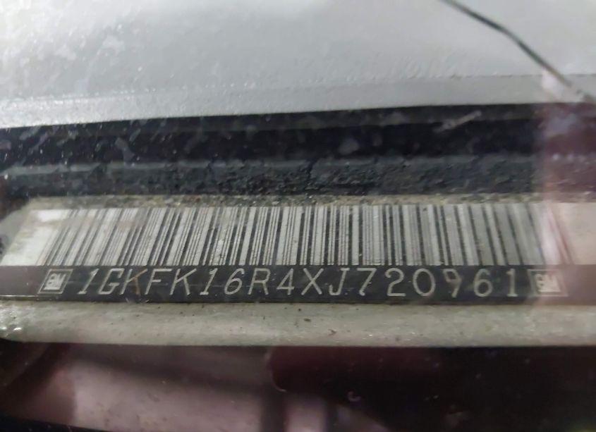 Photo 9 of 1999 Gmc Suburban 1500 SL (VIN 1GKFK16R4XJ720961)