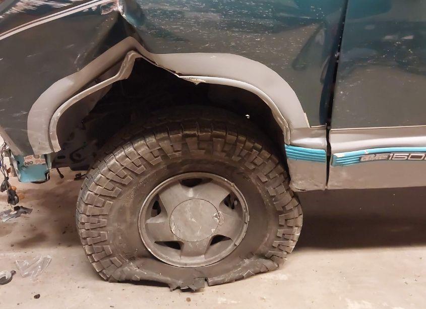 Photo 15 of 1999 Gmc Suburban 1500 SL (VIN 1GKFK16R7XJ790955)