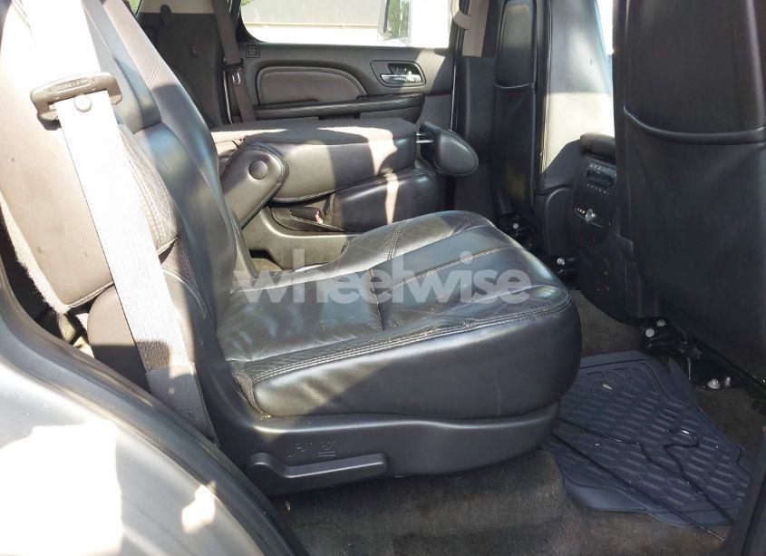 Photo 8 of 2007 Gmc Yukon DENALI (VIN 1GKFK63807J229151)