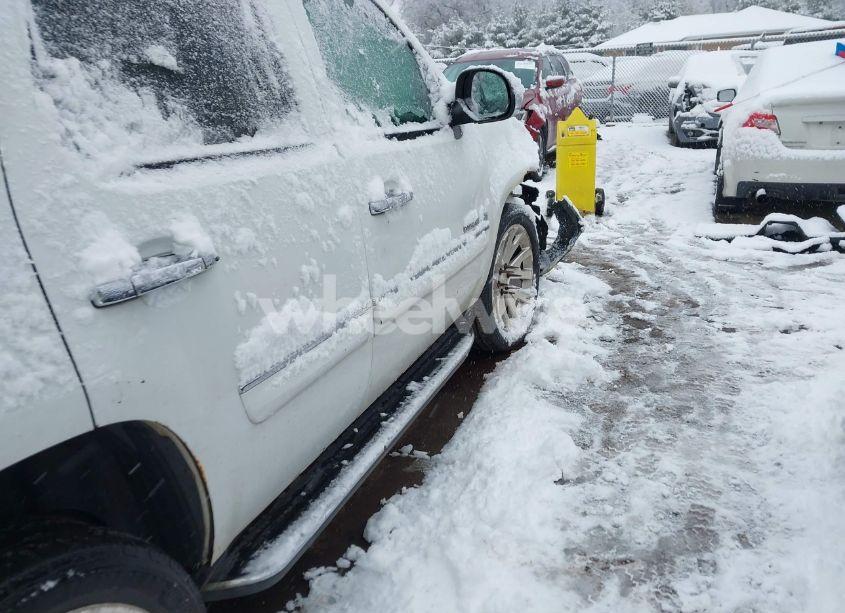 Photo 6 of 2007 Gmc Yukon DENALI (VIN 1GKFK63827J356757)