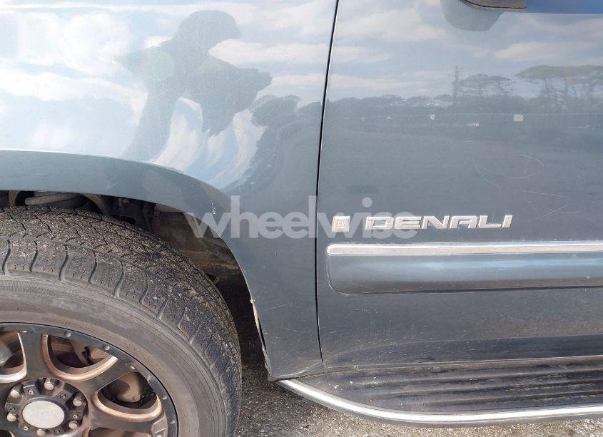 Photo 6 of 2007 Gmc Yukon DENALI (VIN 1GKFK63837J252519)