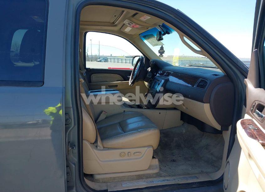 Photo 5 of 2008 Gmc Yukon DENALI (VIN 1GKFK63838J132253)