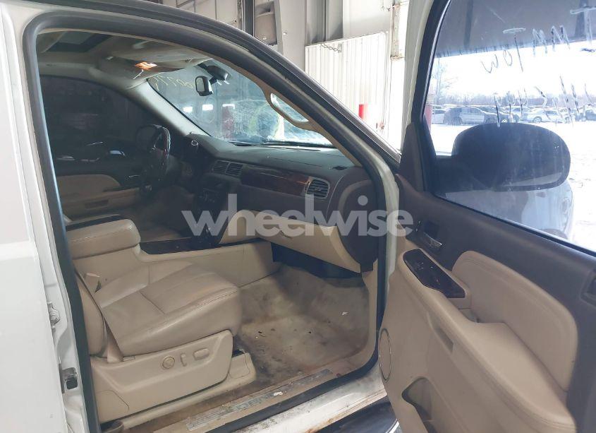 Photo 5 of 2008 Gmc Yukon DENALI (VIN 1GKFK63838J191268)