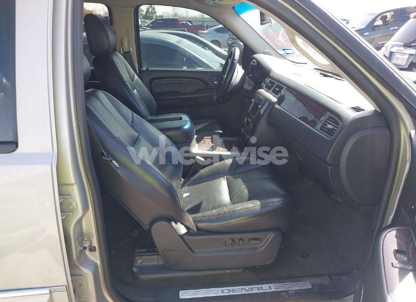 Photo 5 of 2007 Gmc Yukon DENALI (VIN 1GKFK63847J369039)