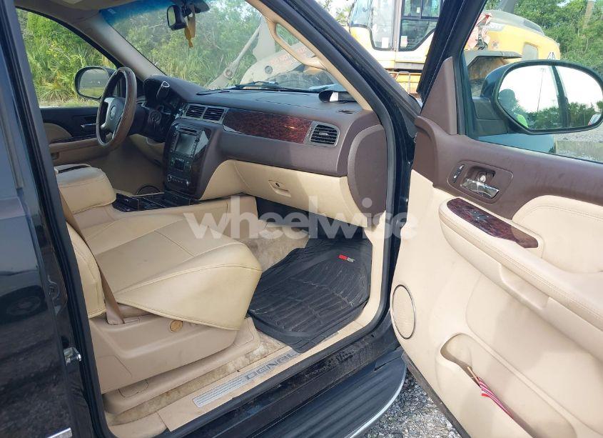 Photo 5 of 2007 Gmc Yukon DENALI (VIN 1GKFK63867J169635)