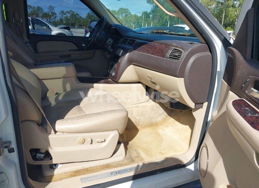 Photo 5 of 2007 Gmc Yukon DENALI (VIN 1GKFK63867J252370)