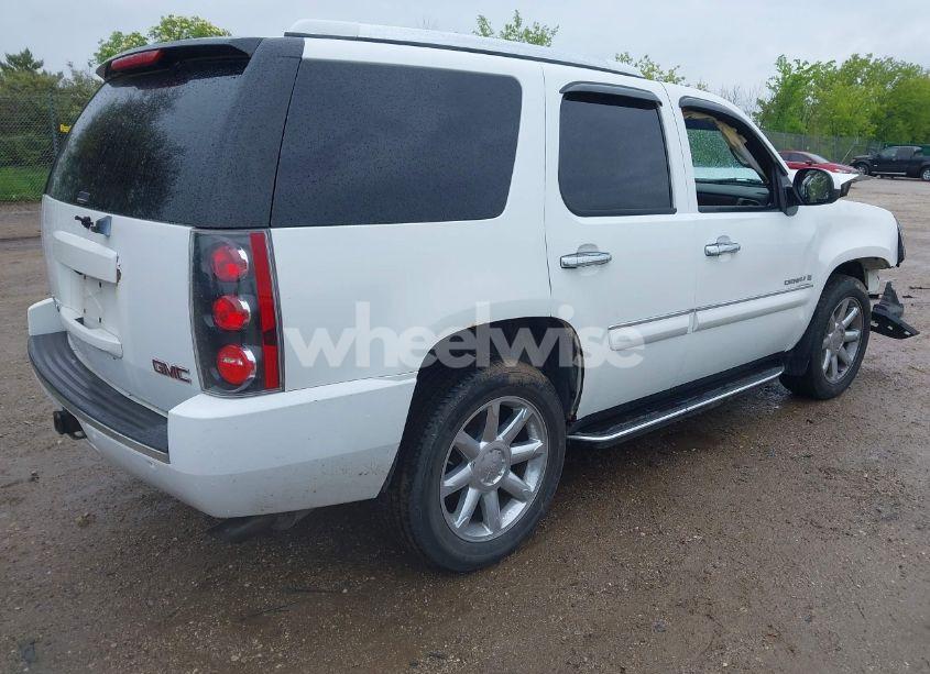 Photo 4 of 2007 Gmc Yukon DENALI (VIN 1GKFK63867J376560)