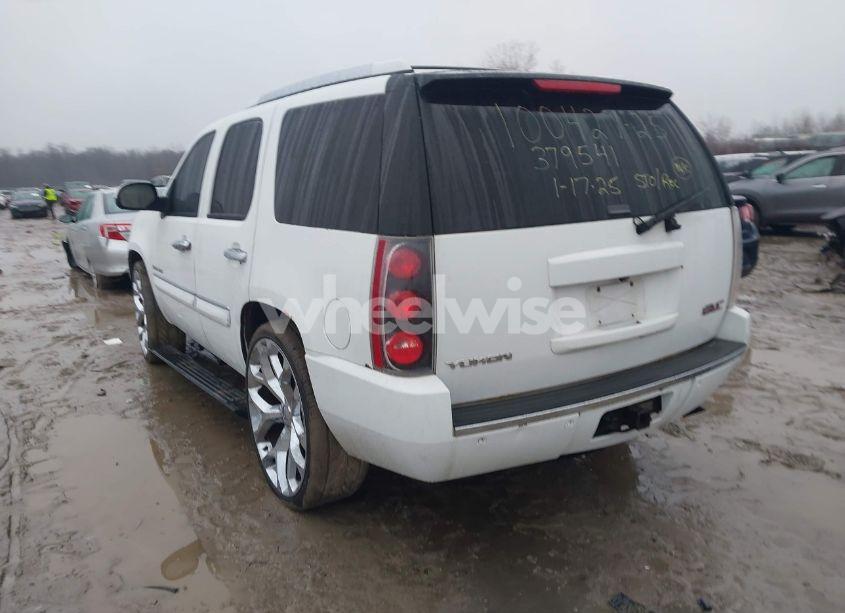 Photo 3 of 2007 Gmc Yukon DENALI (VIN 1GKFK63867J379541)