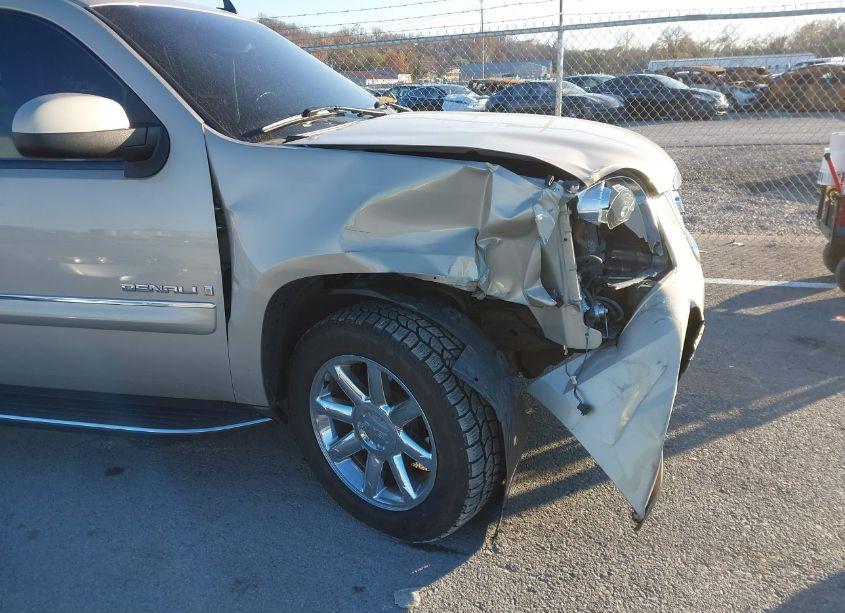 Photo 17 of 2007 Gmc Yukon DENALI (VIN 1GKFK63877J293204)
