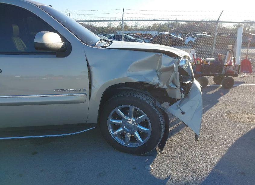 Photo 18 of 2007 Gmc Yukon DENALI (VIN 1GKFK63877J293204)