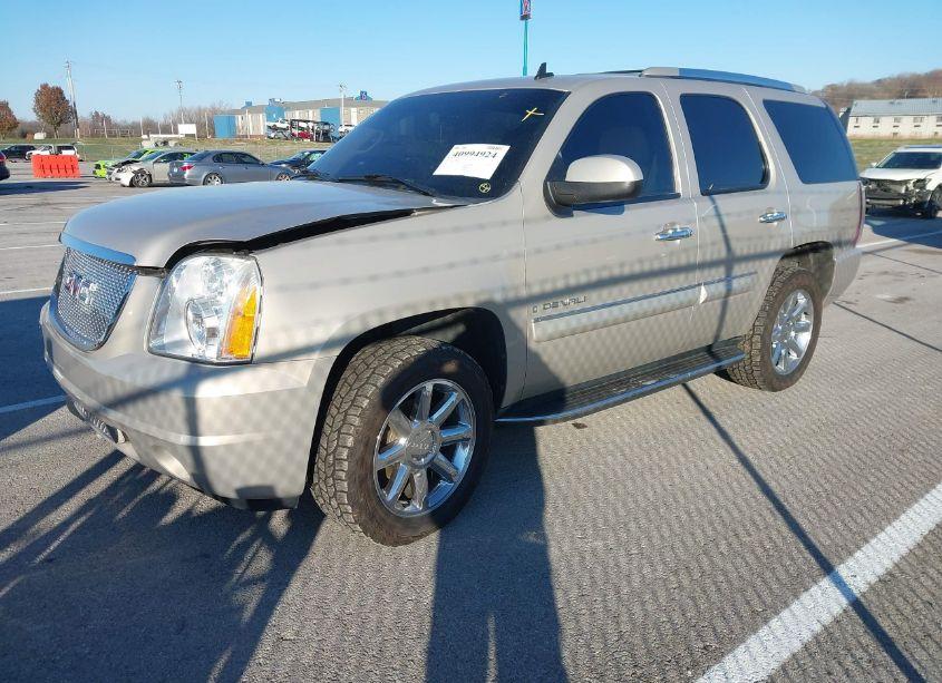 Photo 2 of 2007 Gmc Yukon DENALI (VIN 1GKFK63877J293204)