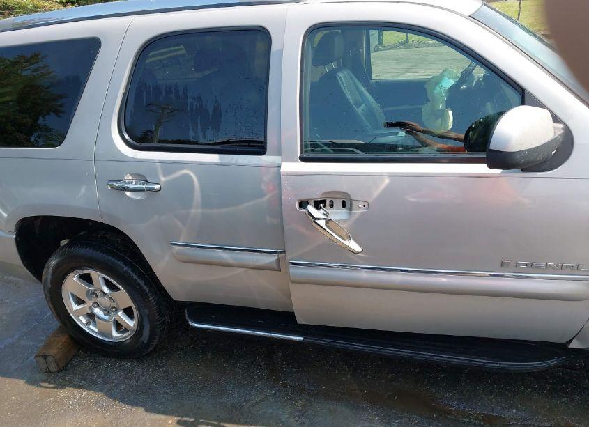 Photo 14 of 2007 Gmc Yukon DENALI (VIN 1GKFK63887J204367)