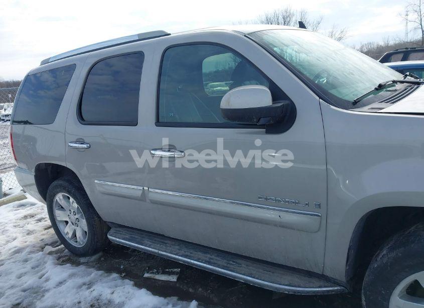 Photo 13 of 2007 Gmc Yukon DENALI (VIN 1GKFK63887J385065)