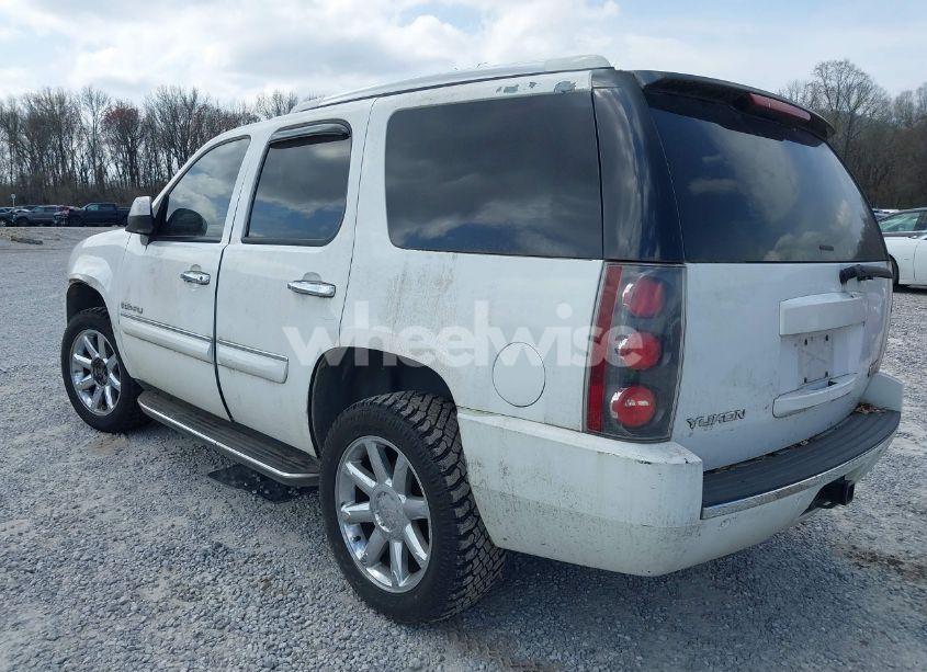 Photo 3 of 2007 Gmc Yukon DENALI (VIN 1GKFK638X7J136699)