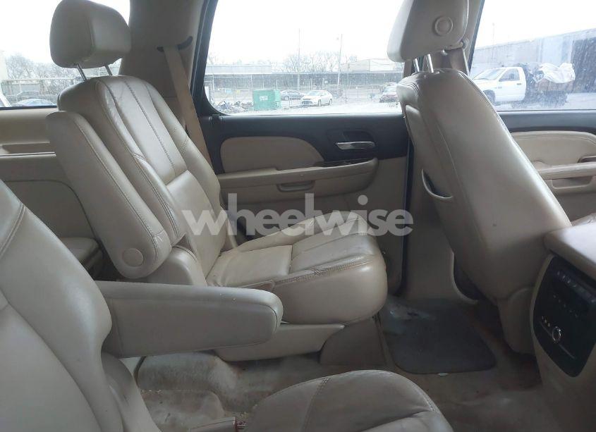 Photo 8 of 2007 Gmc Yukon DENALI (VIN 1GKFK638X7J136699)