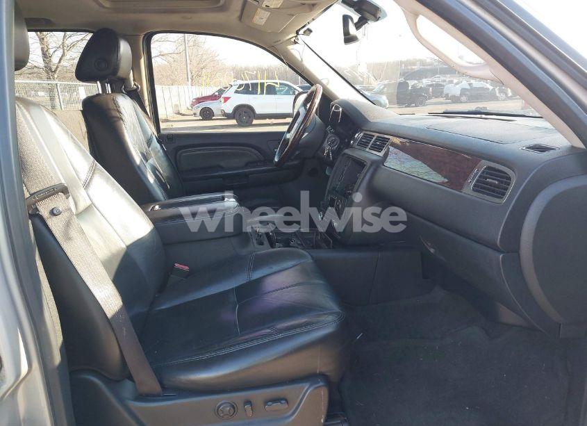 Photo 5 of 2007 Gmc Yukon DENALI (VIN 1GKFK638X7J178631)