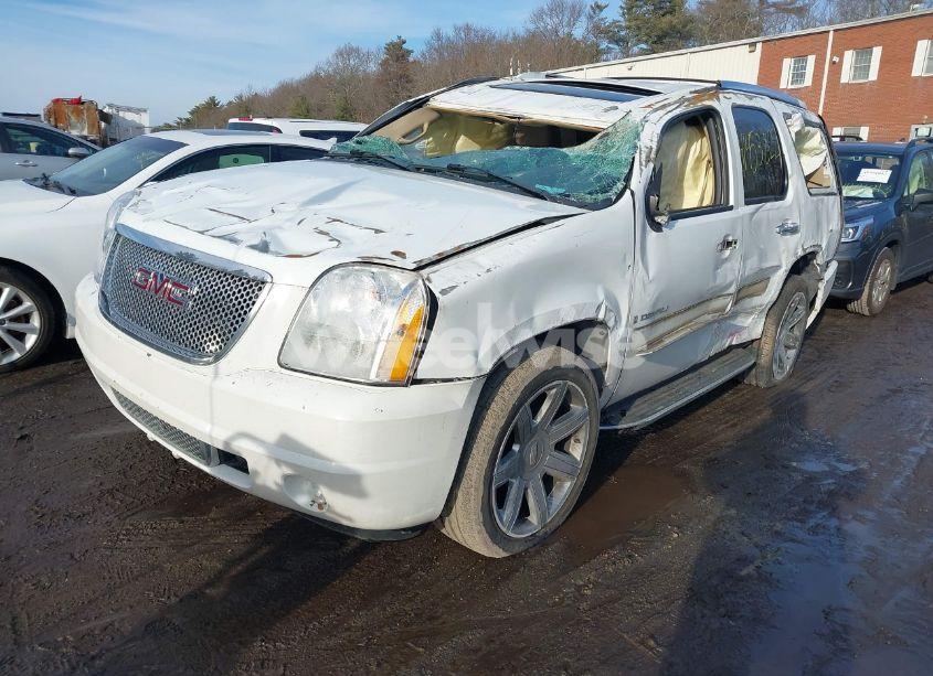 Photo 2 of 2007 Gmc Yukon DENALI (VIN 1GKFK638X7J243817)