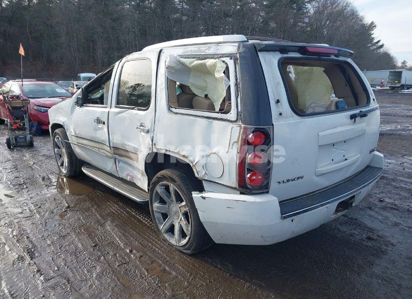 Photo 3 of 2007 Gmc Yukon DENALI (VIN 1GKFK638X7J243817)
