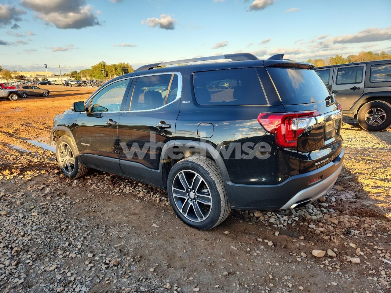 Photo 2 of 2022 GMC ACADIA SLT (VIN 1GKKNML49NZ173376)