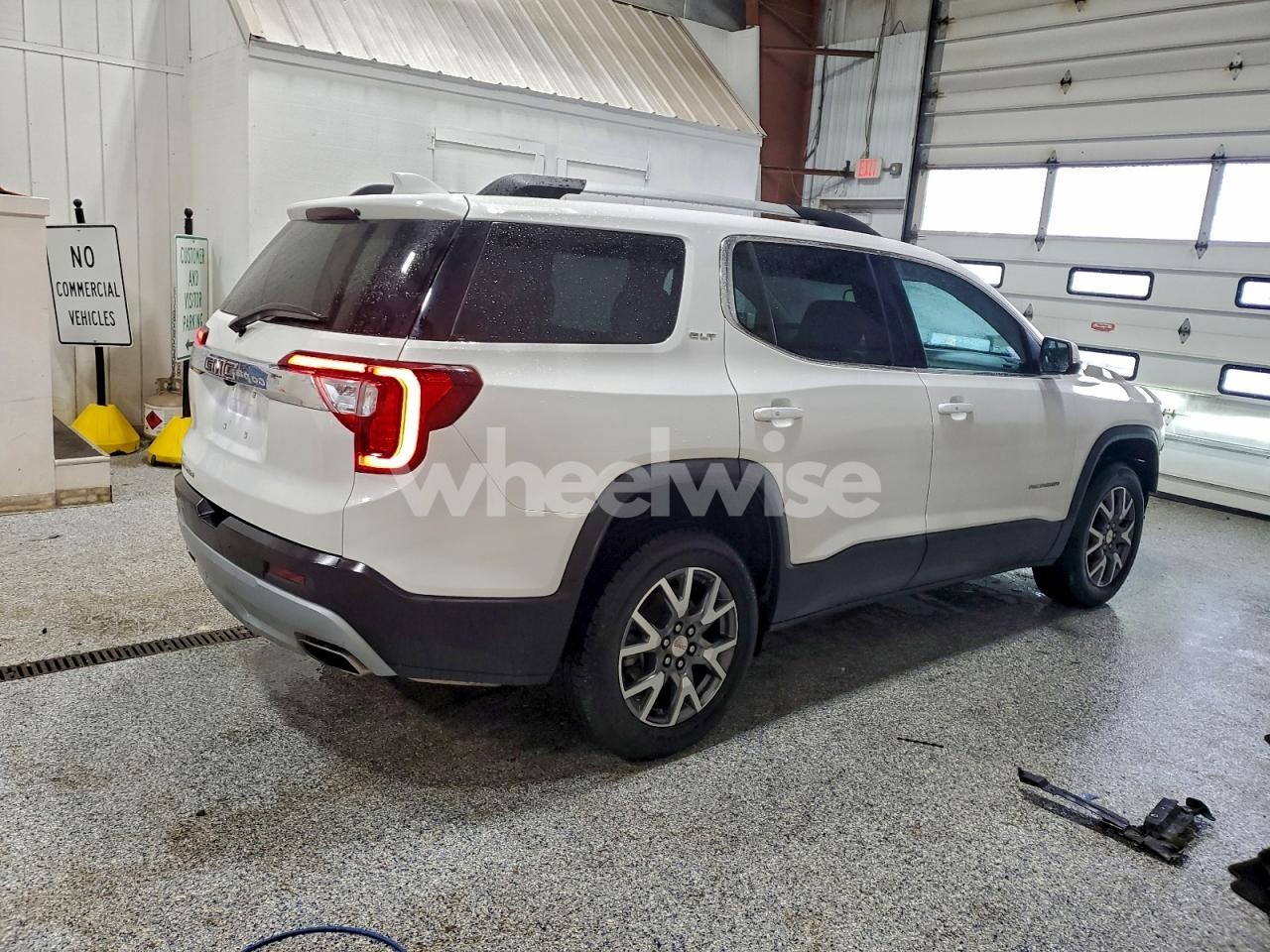 Photo 3 of 2023 GMC ACADIA SLT (VIN 1GKKNML4XPZ221101)