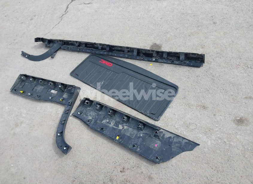 Photo 12 of 2022 Gmc Acadia AWD SLE (VIN 1GKKNRL40NZ164997)