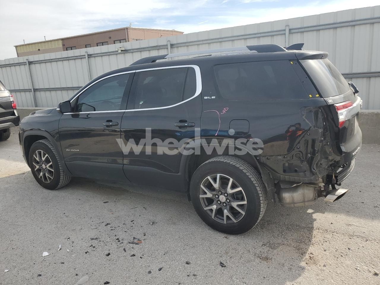 Photo 2 of 2020 GMC ACADIA SLE (VIN 1GKKNRLS0LZ203633)