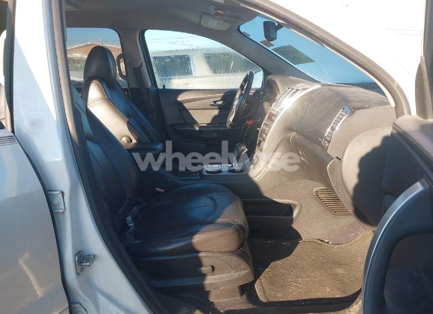 Photo 5 of 2010 Gmc Acadia (VIN 1GKLRLED3AJ131147)