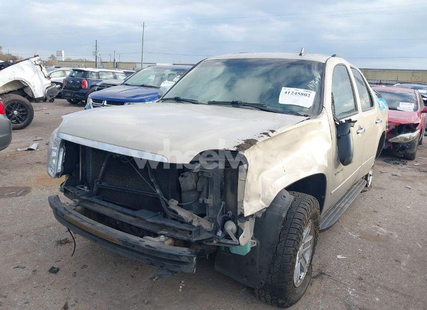 Photo 2 of 2011 Gmc Yukon SLE (VIN 1GKS1AE05BR293241)