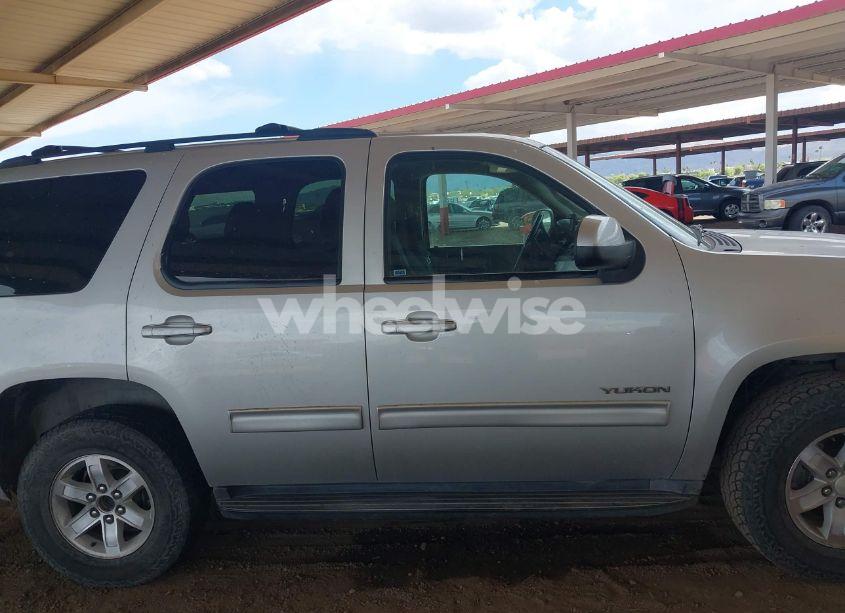 Photo 13 of 2011 Gmc Yukon SLE (VIN 1GKS1AE06BR136446)