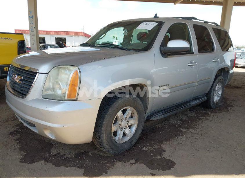 Photo 2 of 2011 Gmc Yukon SLE (VIN 1GKS1AE06BR136446)