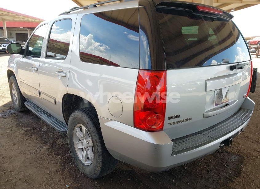 Photo 3 of 2011 Gmc Yukon SLE (VIN 1GKS1AE06BR136446)
