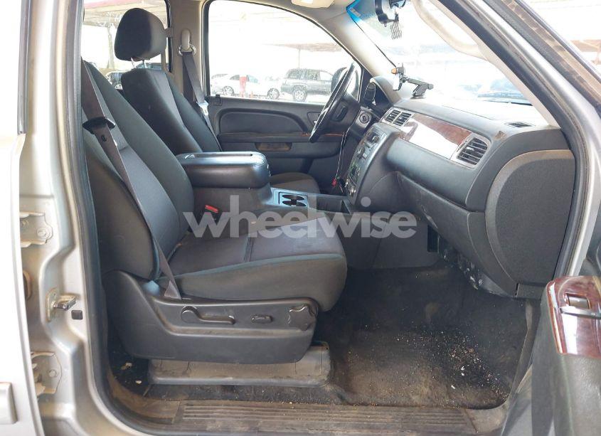 Photo 5 of 2011 Gmc Yukon SLE (VIN 1GKS1AE06BR136446)