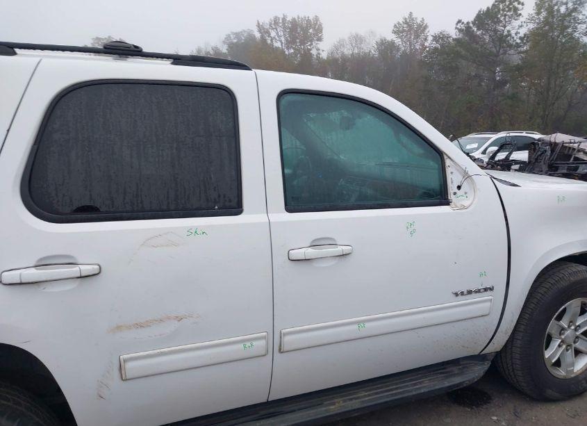 Photo 13 of 2013 Gmc Yukon SLE (VIN 1GKS1AE07DR111140)