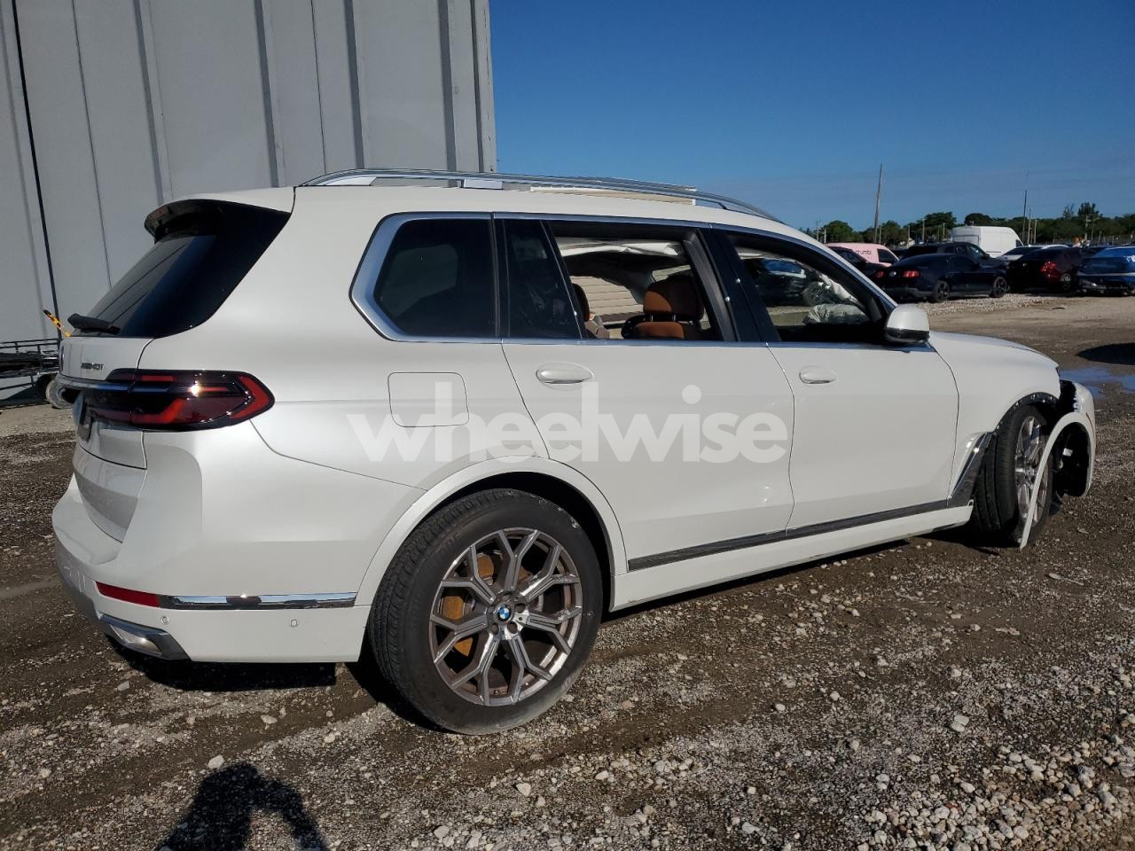 Photo 3 of 2025 BMW X7 XDRIVE40I (VIN 1GKS1EEF6CR100141)