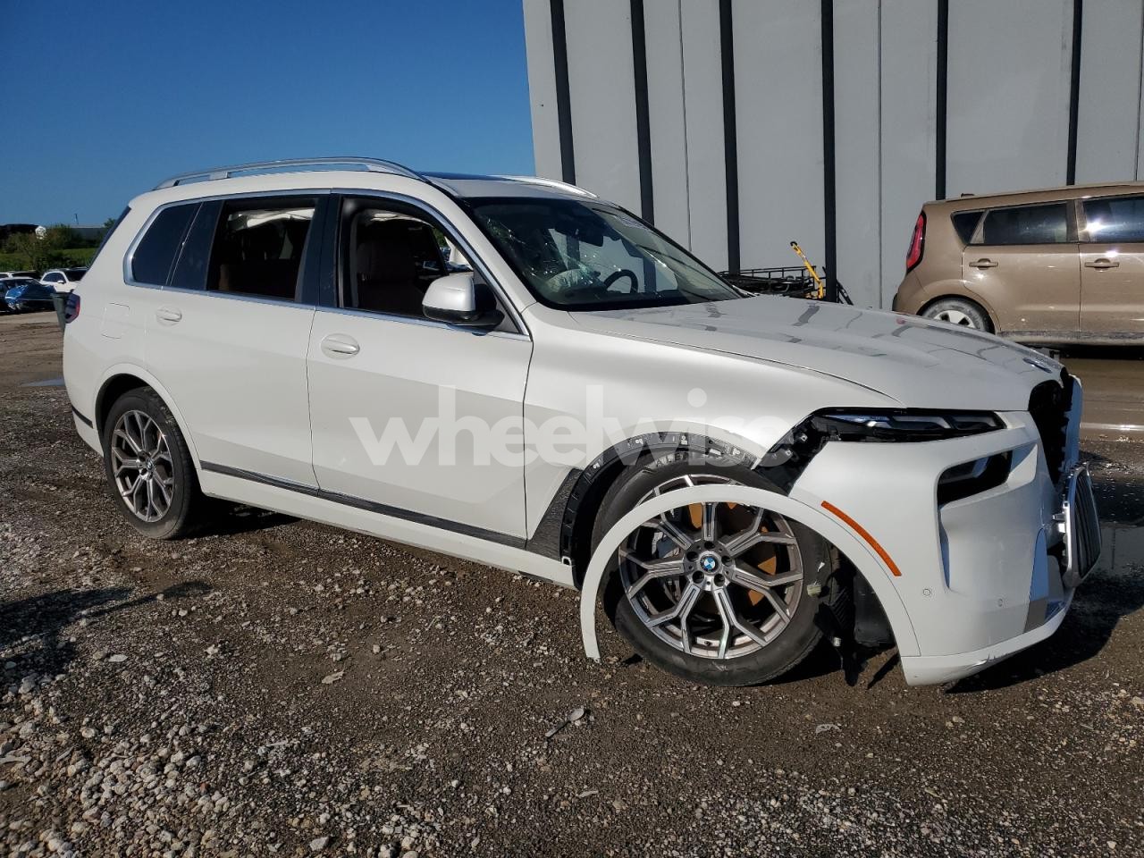 Photo 4 of 2025 BMW X7 XDRIVE40I (VIN 1GKS1EEF6CR100141)