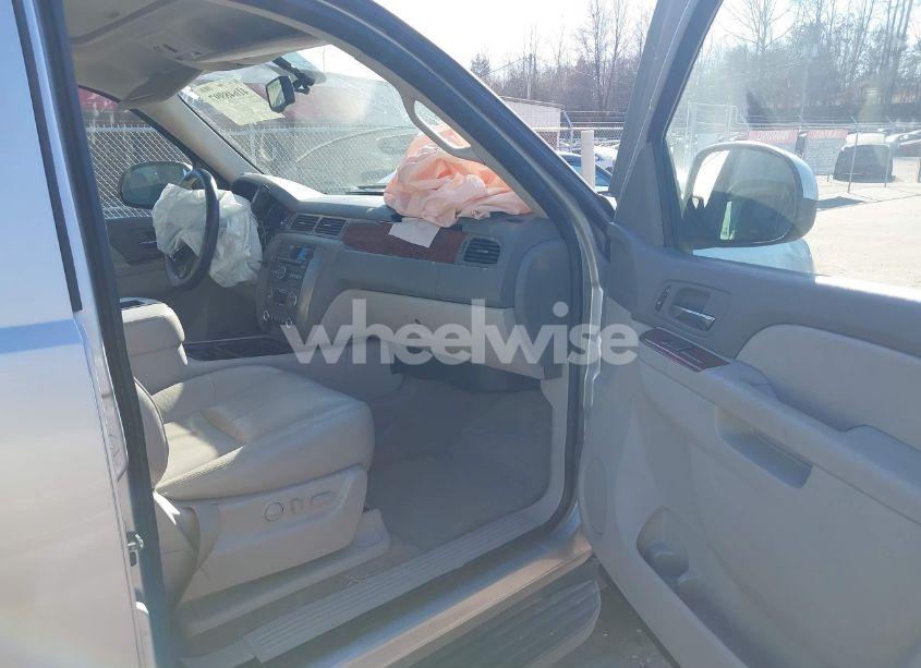 Photo 5 of 2011 Gmc Yukon XL 1500 SLT (VIN 1GKS1KE05BR386637)